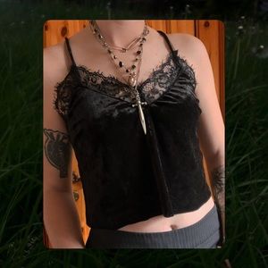 ✪✪✪ Lacey Velvet Cropped Tank Top